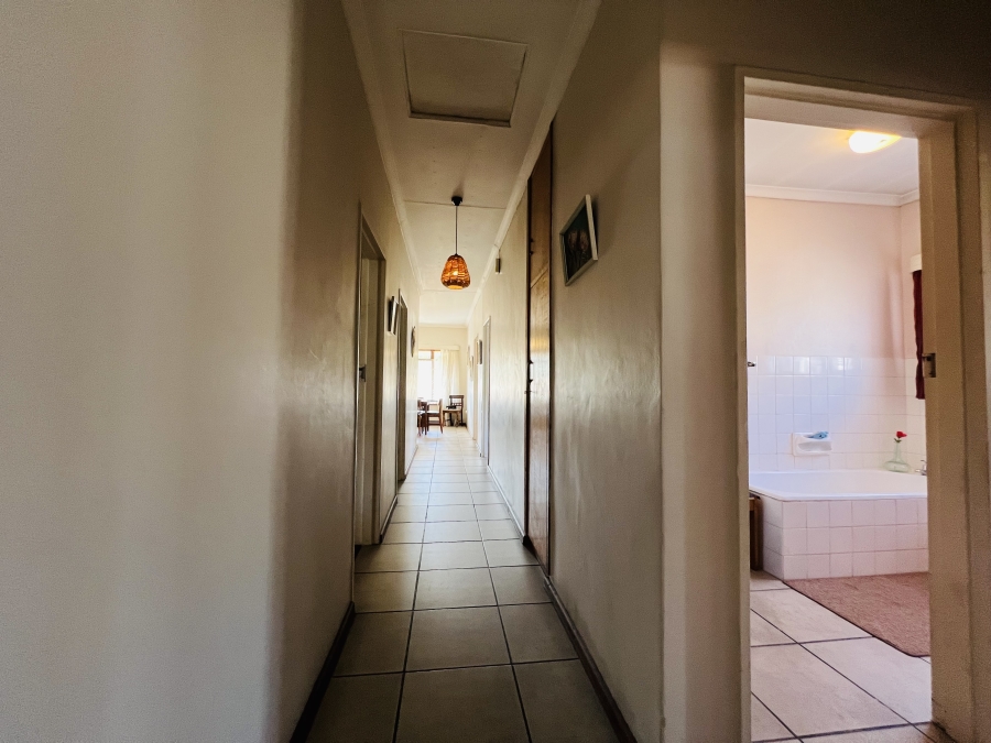 To Let 4 Bedroom Property for Rent in Van Der Stel Western Cape